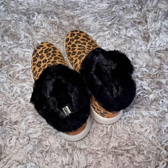 Skechers "Snow Kitty" On The Go Joy Ankle Booties - Picture 9 of 16